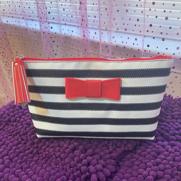 Kenneth Cole New York Accessories - KENNETH COLE MAKE-UP BAG (NWT)